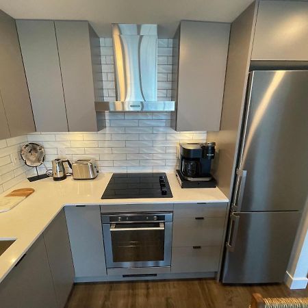 Awesome View 21 Two Bedroom One Bath Downtown Lake View Near Beach Kelowna Exterior foto