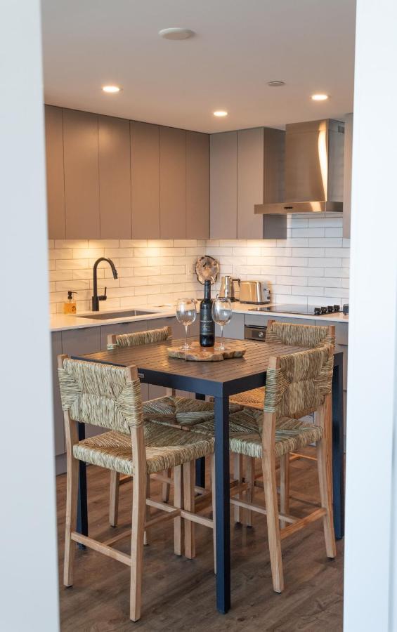 Awesome View 21 Two Bedroom One Bath Downtown Lake View Near Beach Kelowna Exterior foto