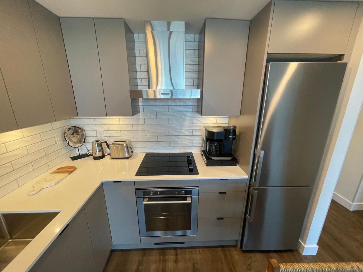 Awesome View 21 Two Bedroom One Bath Downtown Lake View Near Beach Kelowna Exterior foto