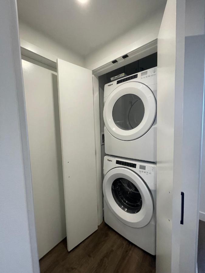 Awesome View 21 Two Bedroom One Bath Downtown Lake View Near Beach Kelowna Exterior foto